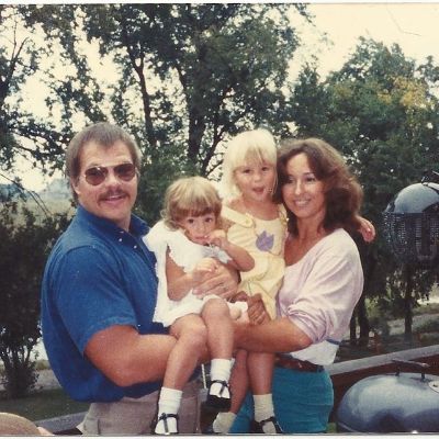 Picture of Jennifer Widerstorm, her mother Lynn Widerstorm, Father Norm Widerstorm and sister Kristen Widerstorm